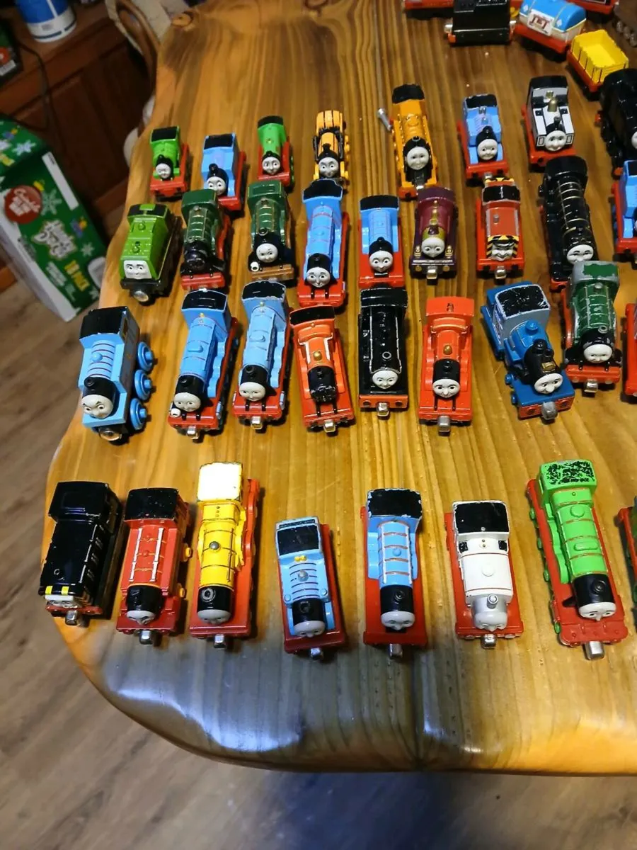 THOMAS AND FRENDS MAGNETIC TRAINS - Image 2