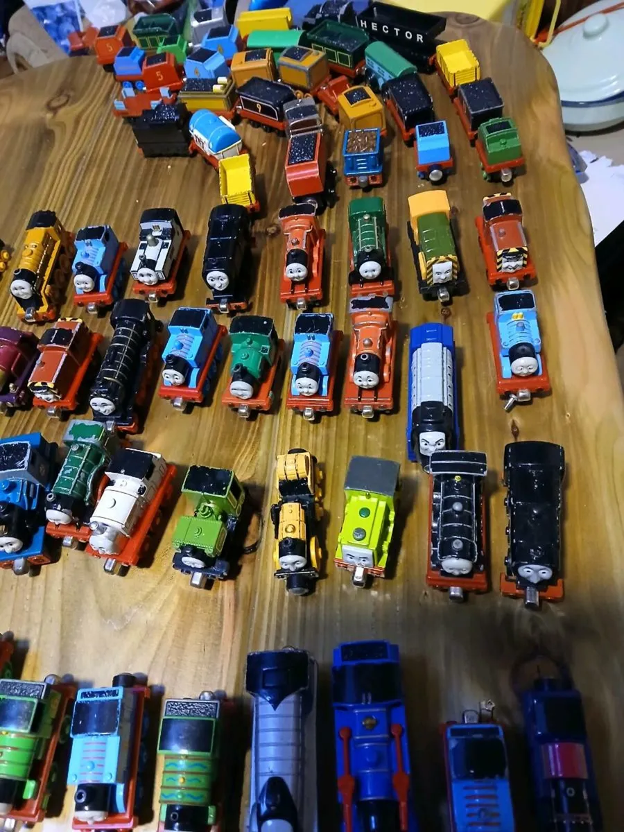 THOMAS AND FRENDS MAGNETIC TRAINS - Image 3