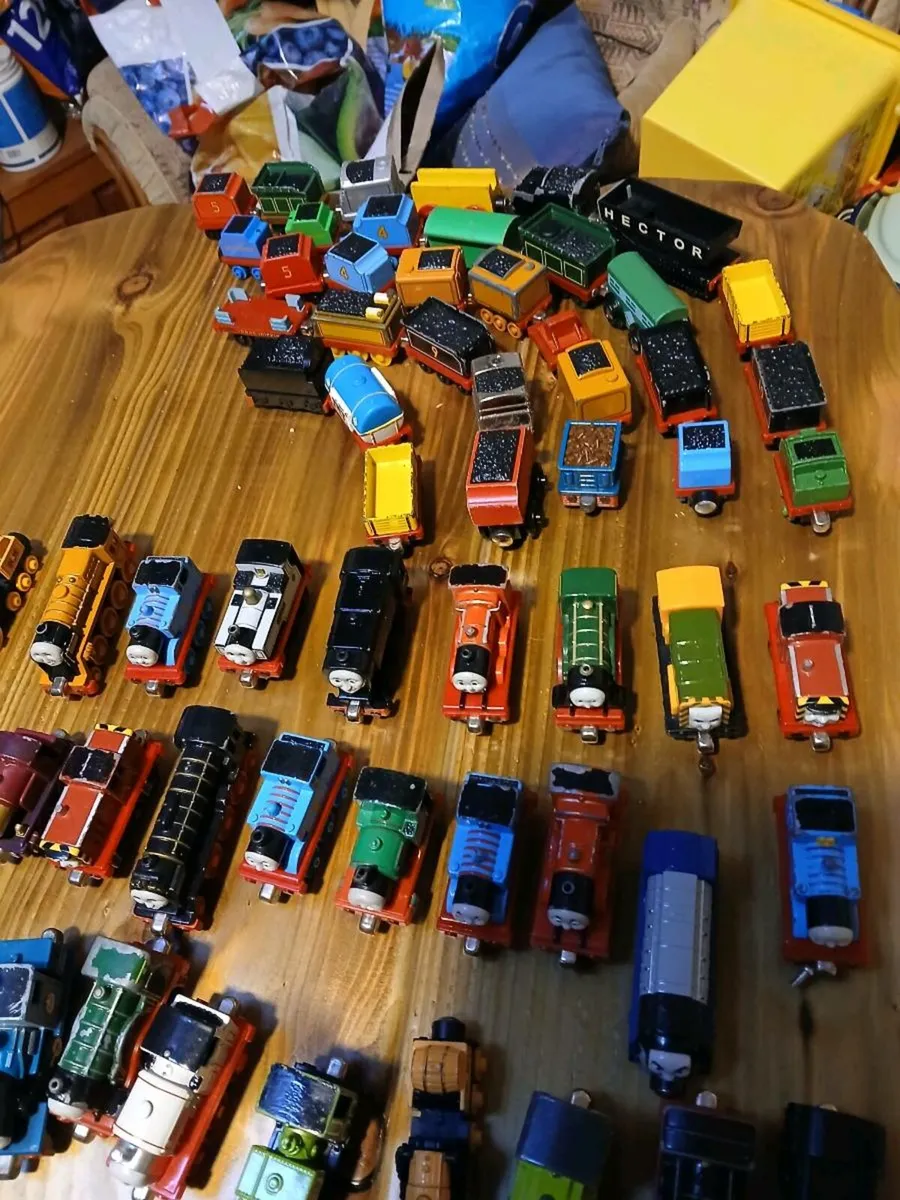 THOMAS AND FRENDS MAGNETIC TRAINS - Image 4