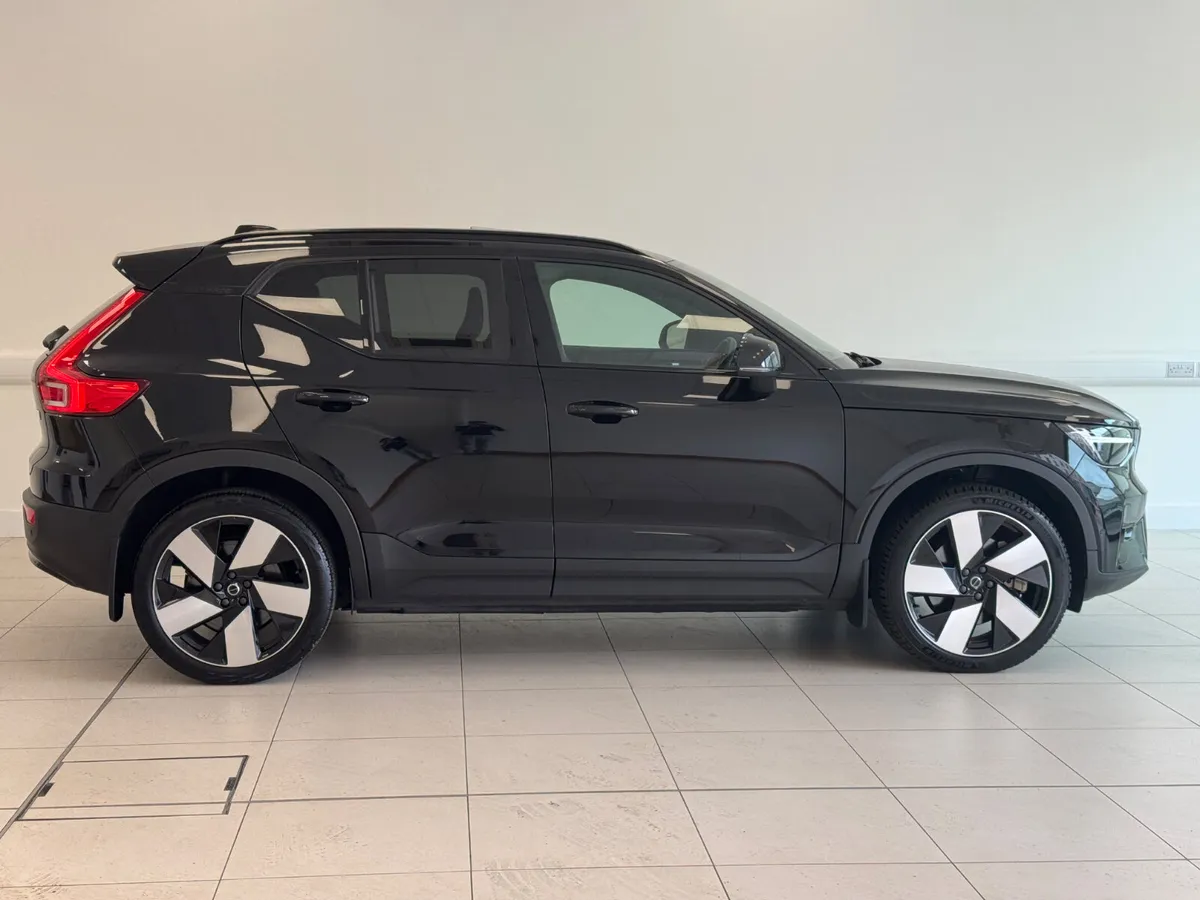Volvo XC40 2023 electric - Image 3