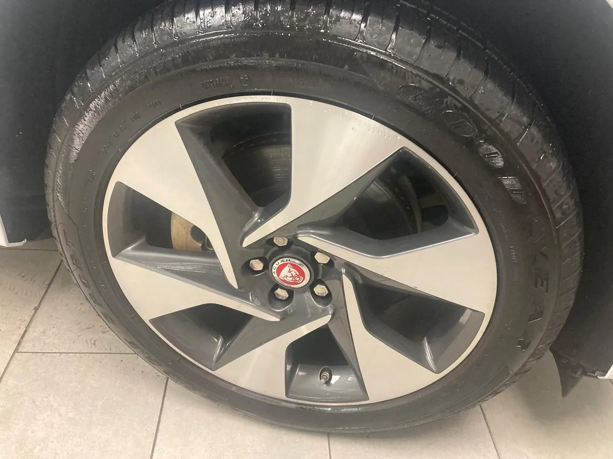 Jaguar IPACE ev400 2021 - Image 3