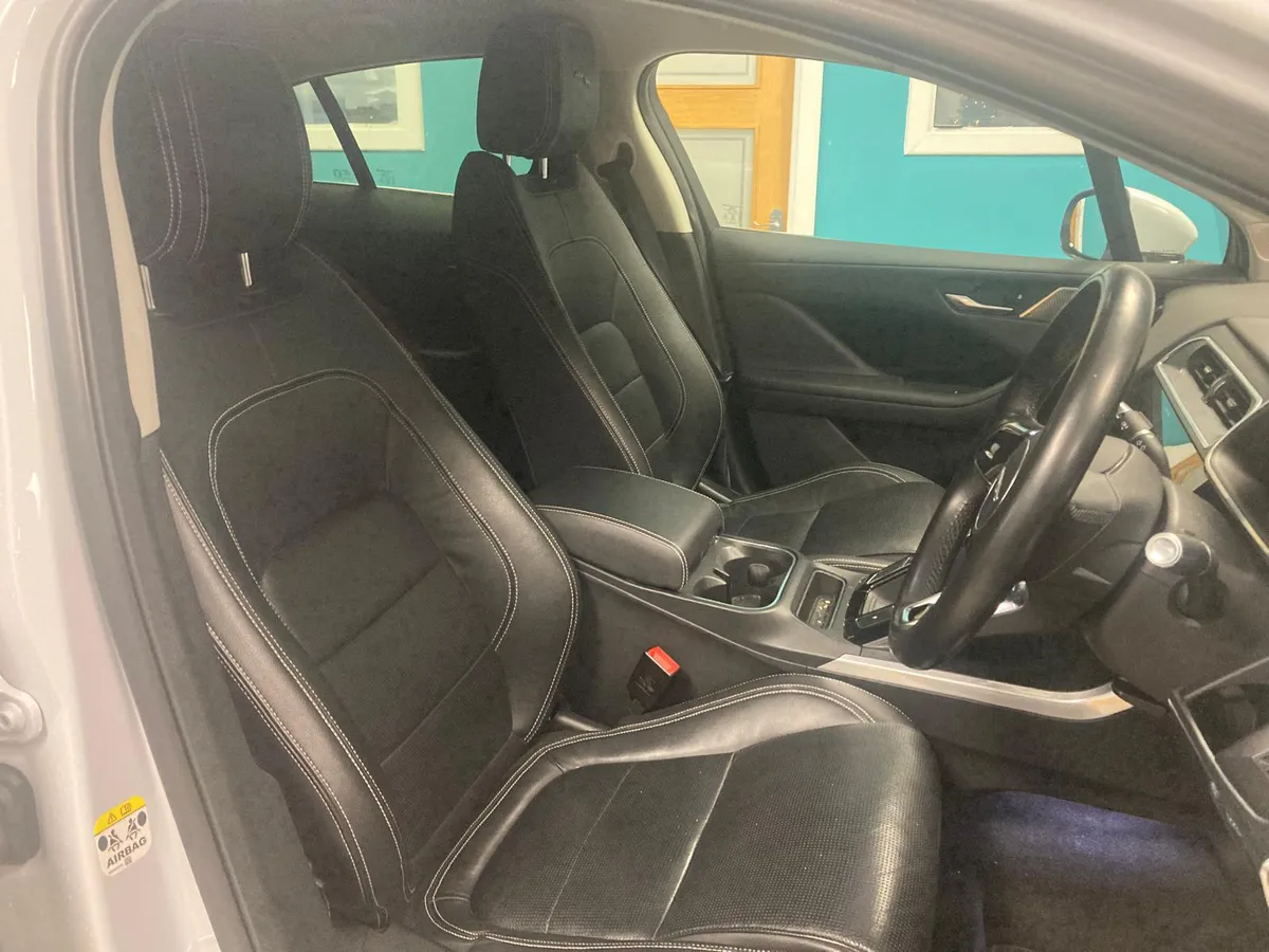 Jaguar IPACE ev400 2021 - Image 4