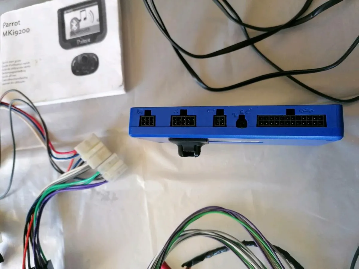 Parrot MKi9200 Bluetooth Car Kit - Image 3