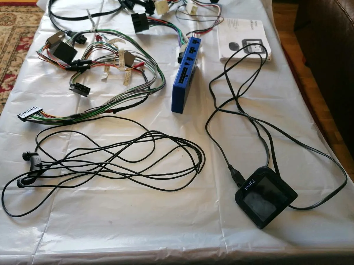 Parrot MKi9200 Bluetooth Car Kit - Image 4