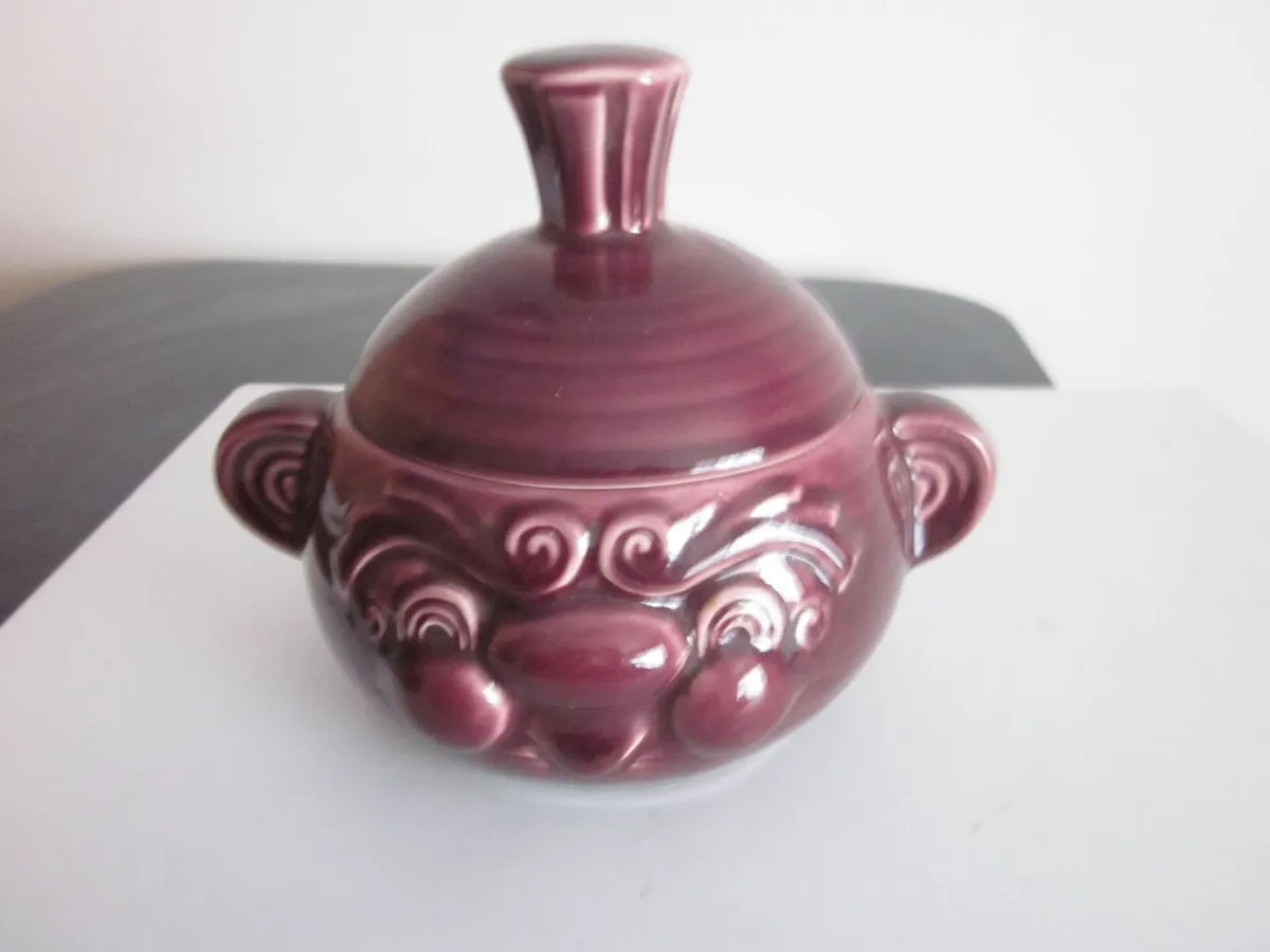 Sadler Beetroot Double Faced Lidded Storage Jar - Image 3