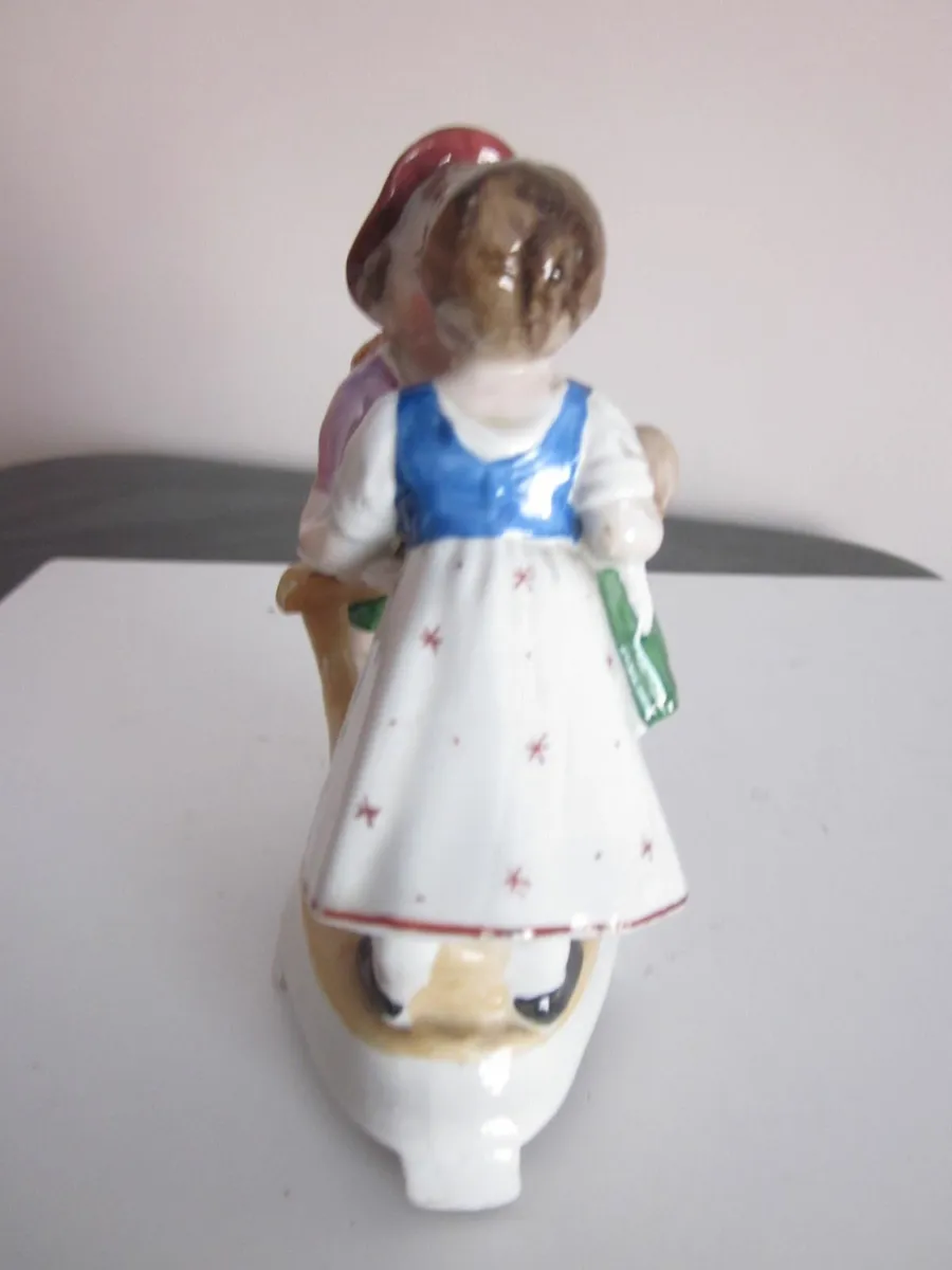 Vintage Boy/Girl First Kiss Porcelain Figure - Image 2