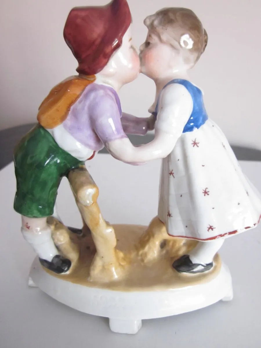 Vintage Boy/Girl First Kiss Porcelain Figure - Image 3