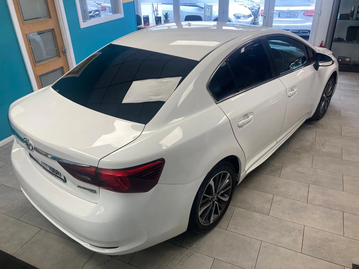 Toyota Avensis 1.6 SOL - Image 2