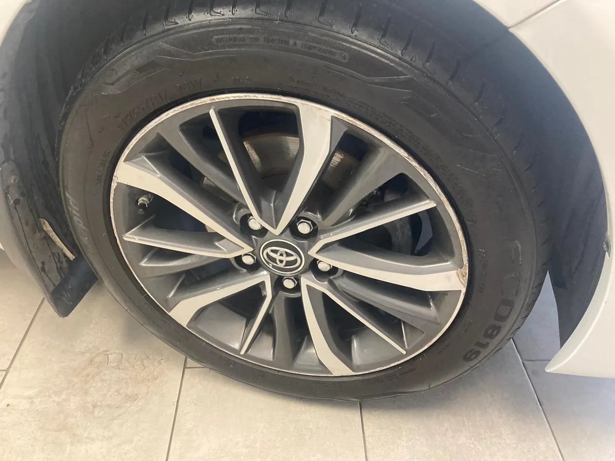 Toyota Avensis 1.6 SOL - Image 4