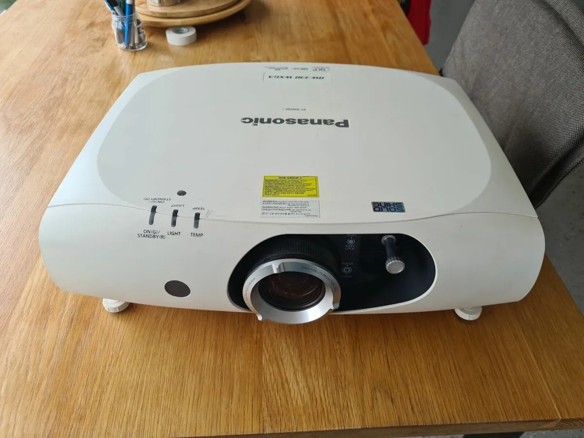 home cinema Panasonic Projector - Image 1