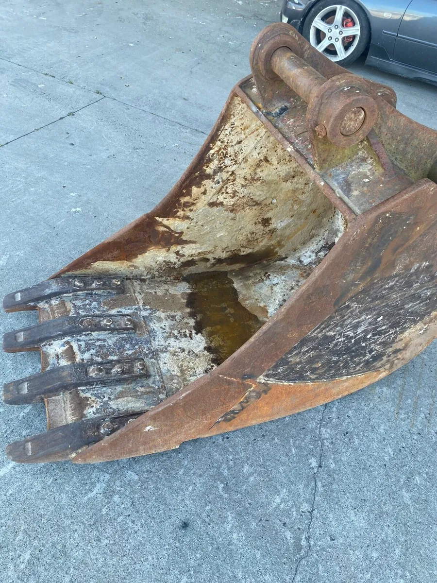 750mm bucket 65mm pins - Image 1