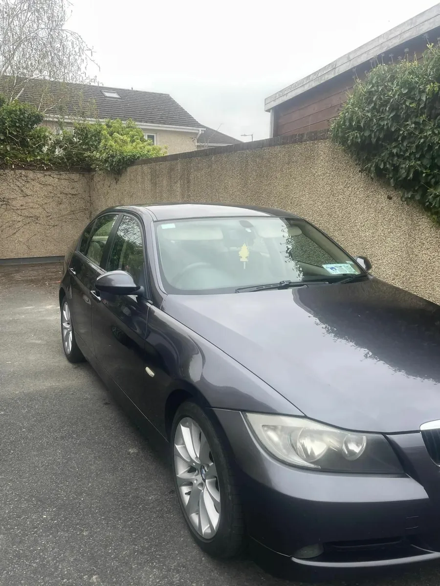 BMW 3-Series 2009 - Image 4