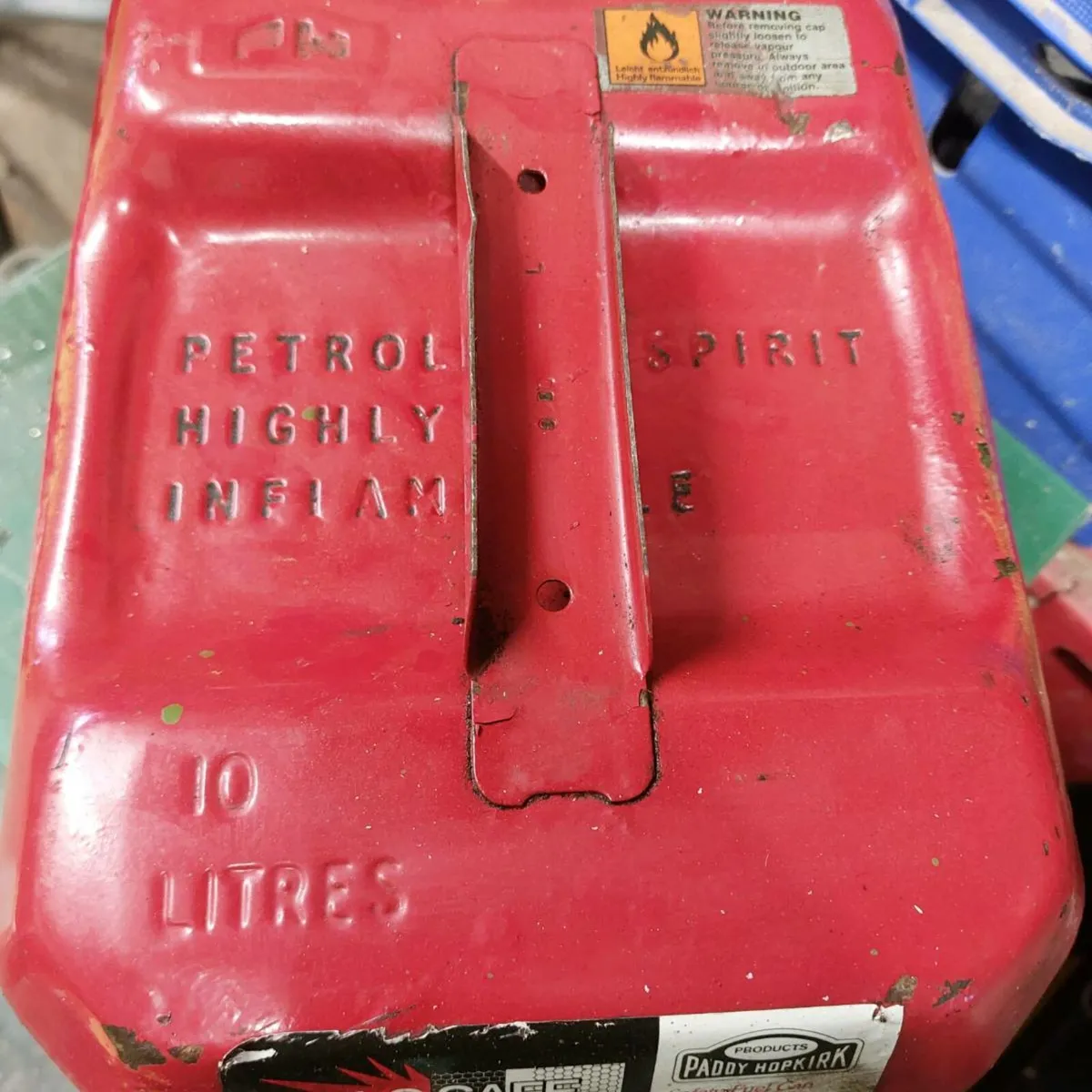 2 metal petrol jerry can's - Image 3
