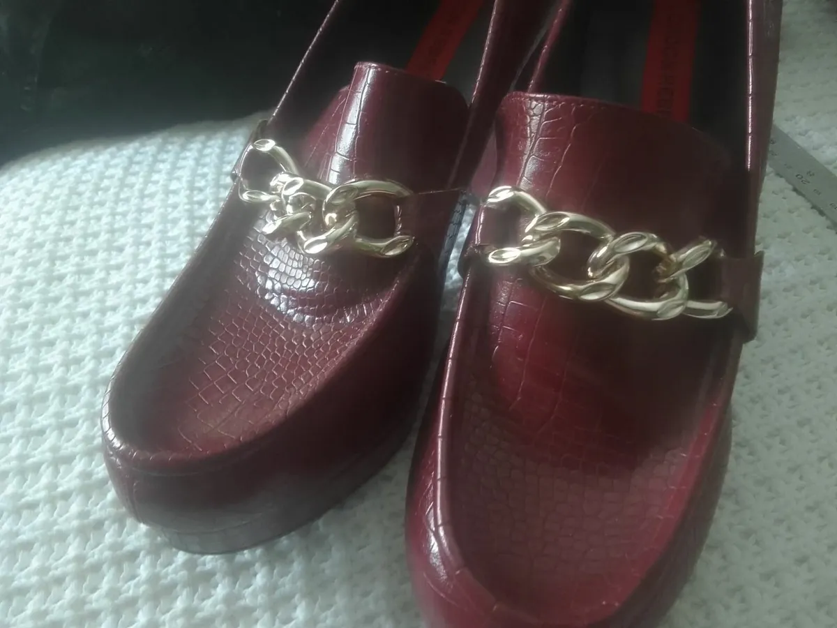 LONDON REBEL BURGUNDY PLATFORM SHOES 6 NEW - Image 2