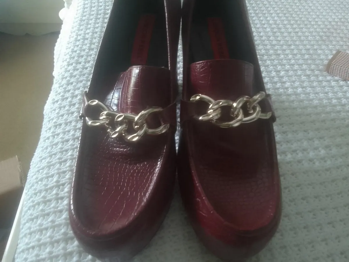 LONDON REBEL BURGUNDY PLATFORM SHOES 6 NEW - Image 1