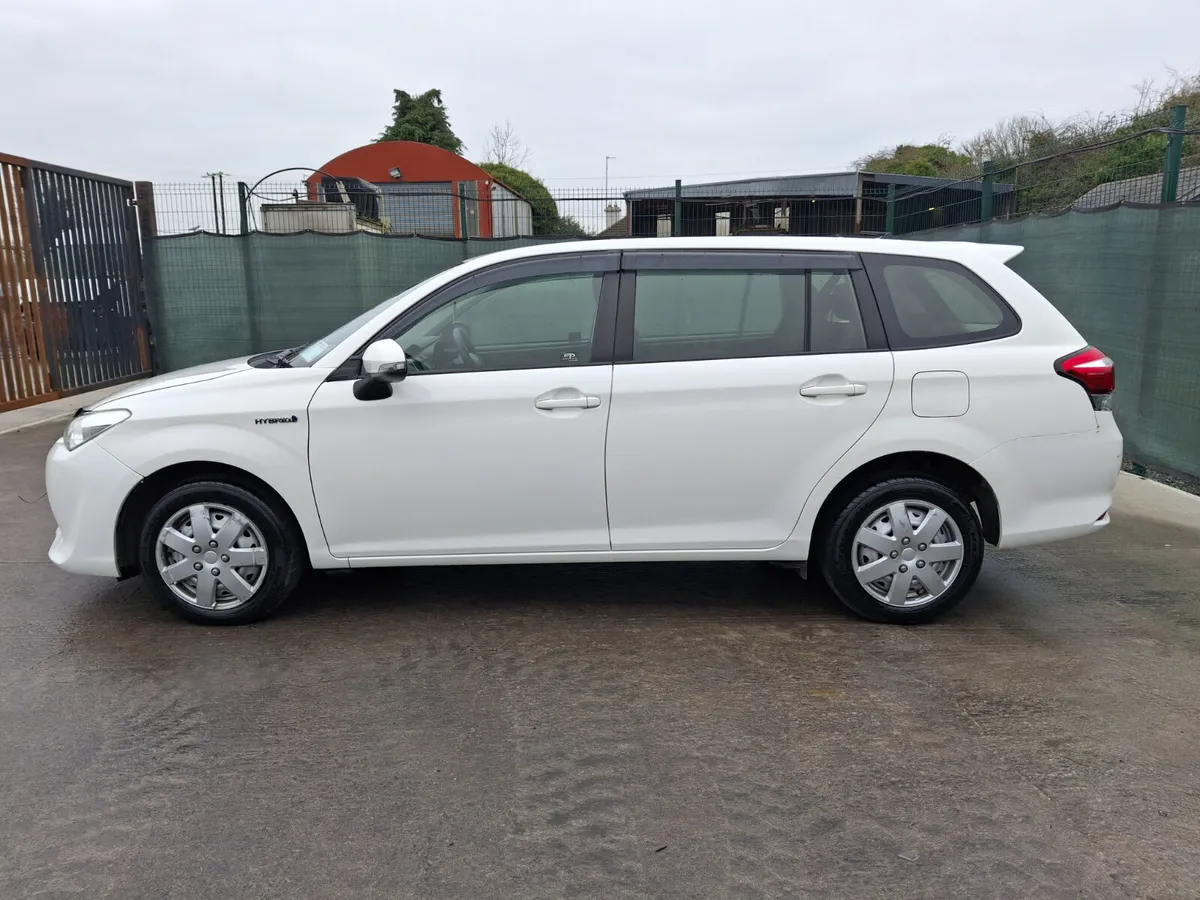 2017 Toyota Corolla Fielder 1.5L Hybrid - Image 4
