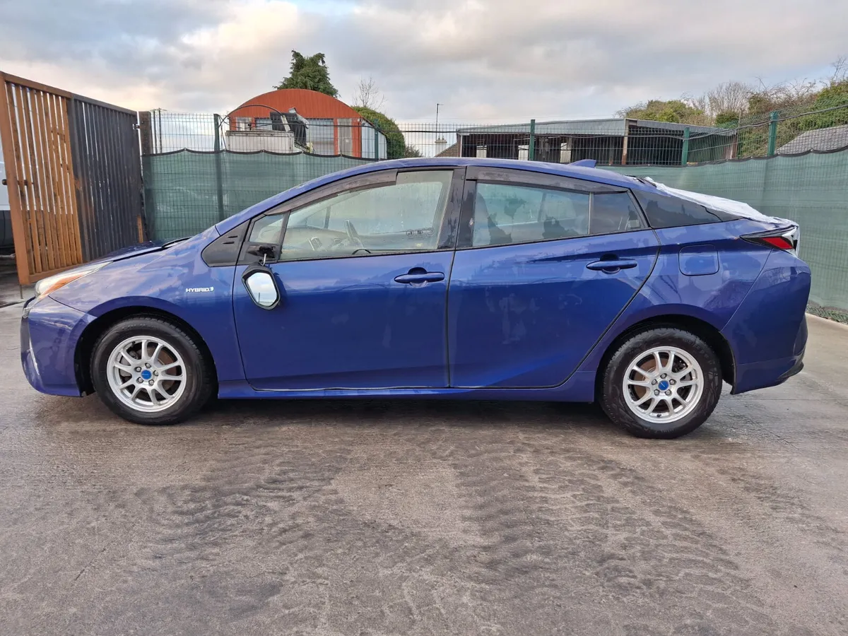 2016 Toyota Prius 1.8L Hybrid  Automatic - Image 4