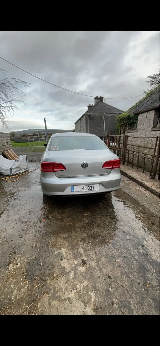 VW PASSAT 2011 - Image 2