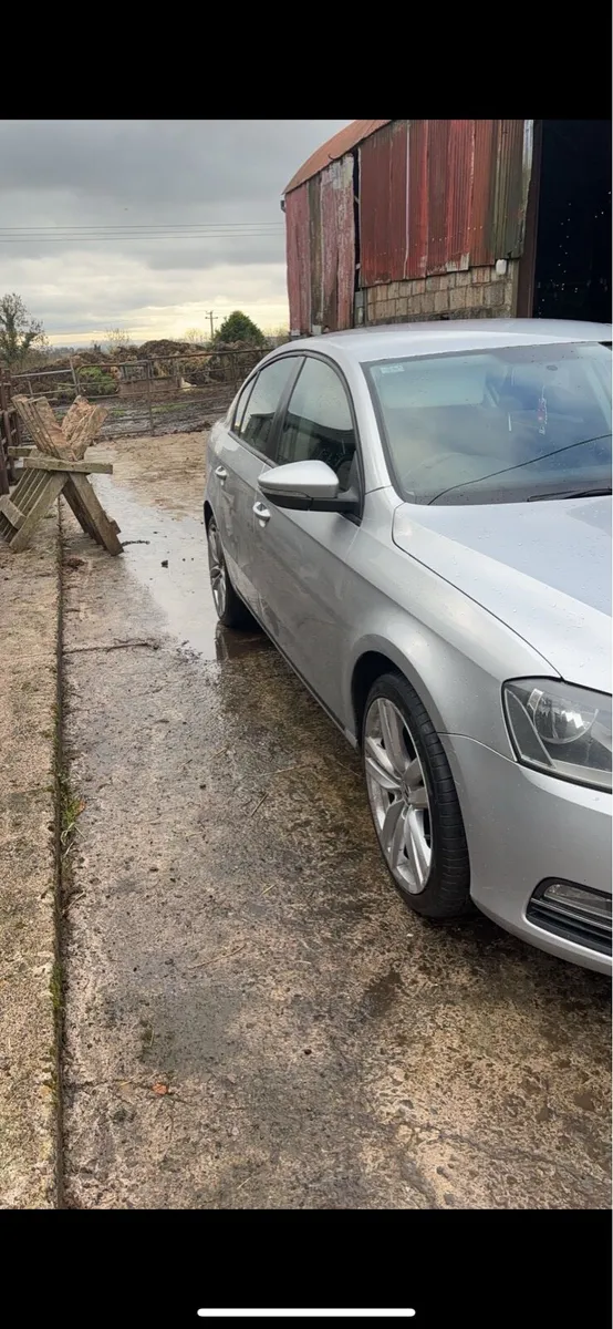 VW PASSAT 2011 - Image 4