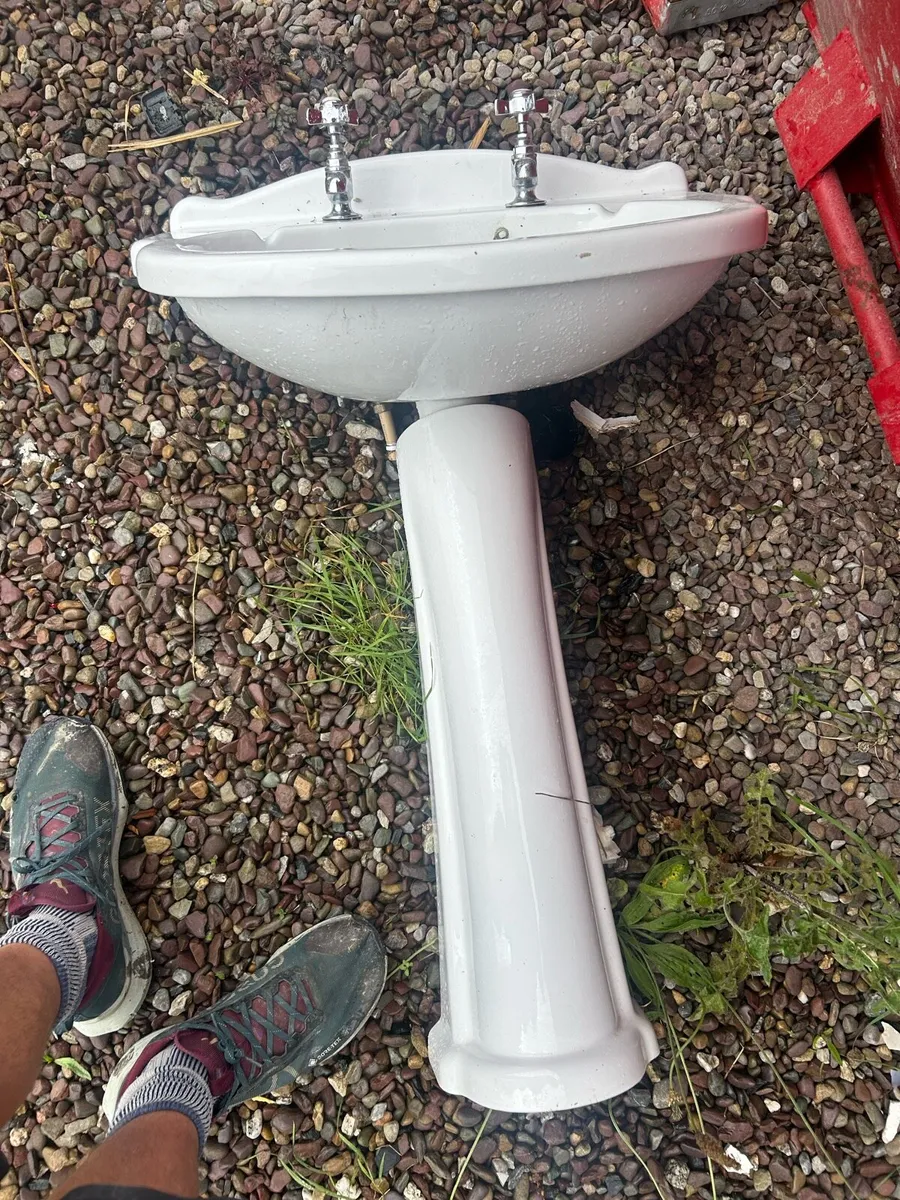 Shires Sink and pedestal - Image 2