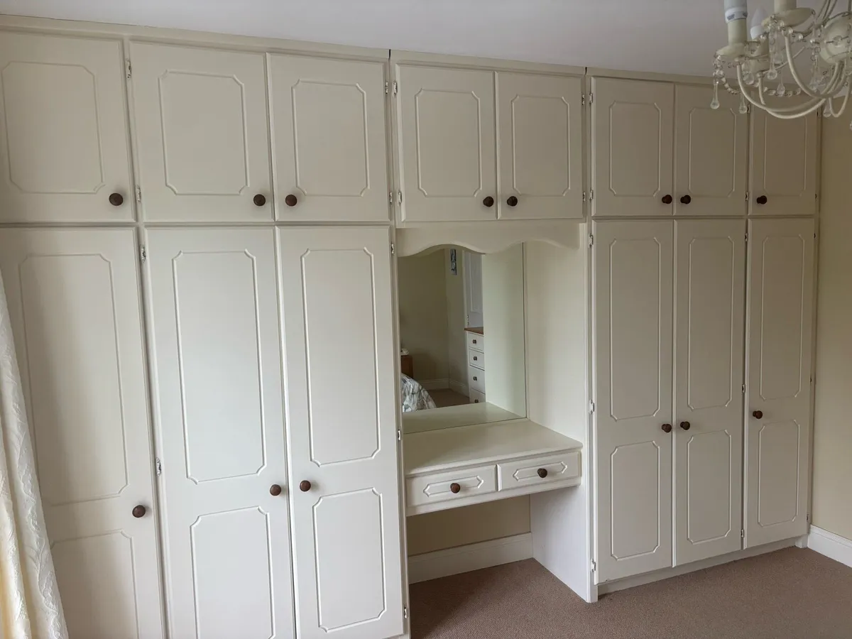 Built-in wardrobe - Image 1