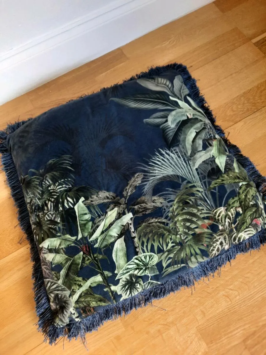 Six Cushions - Image 3