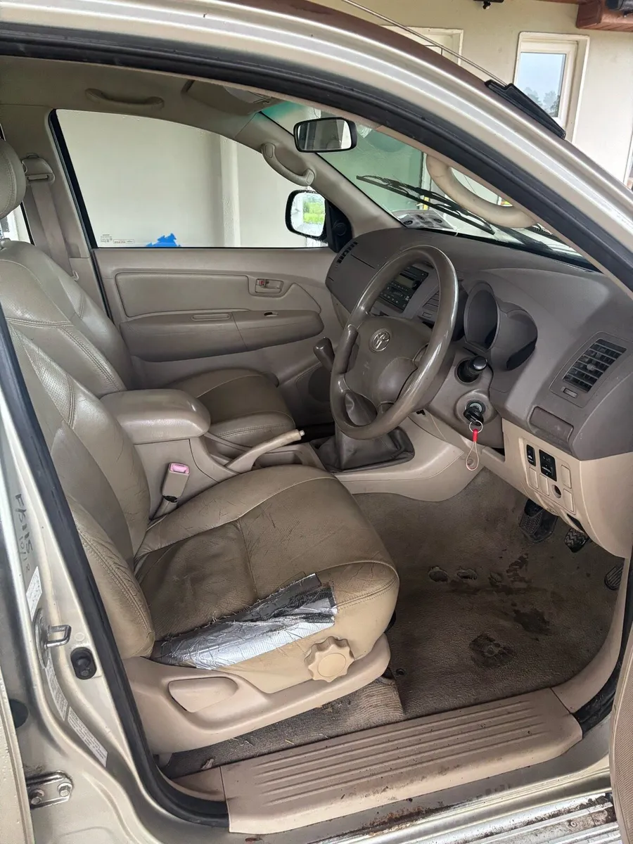 Toyota Hilux - Image 2
