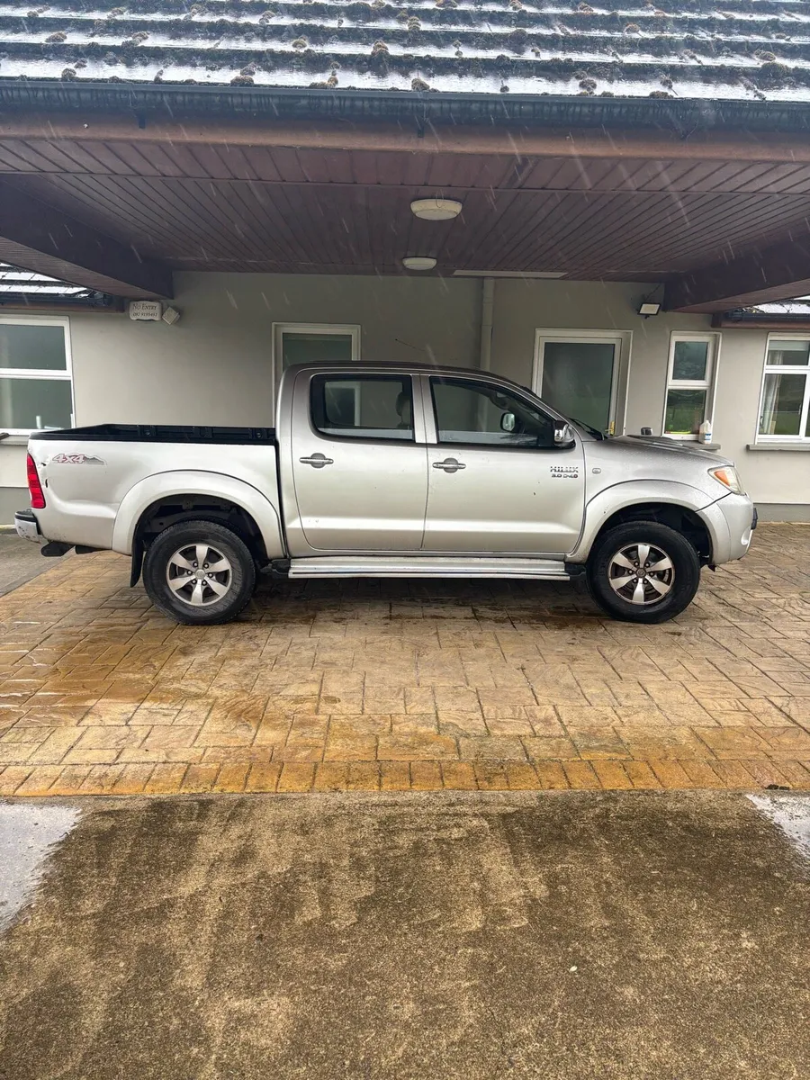 Toyota Hilux - Image 4
