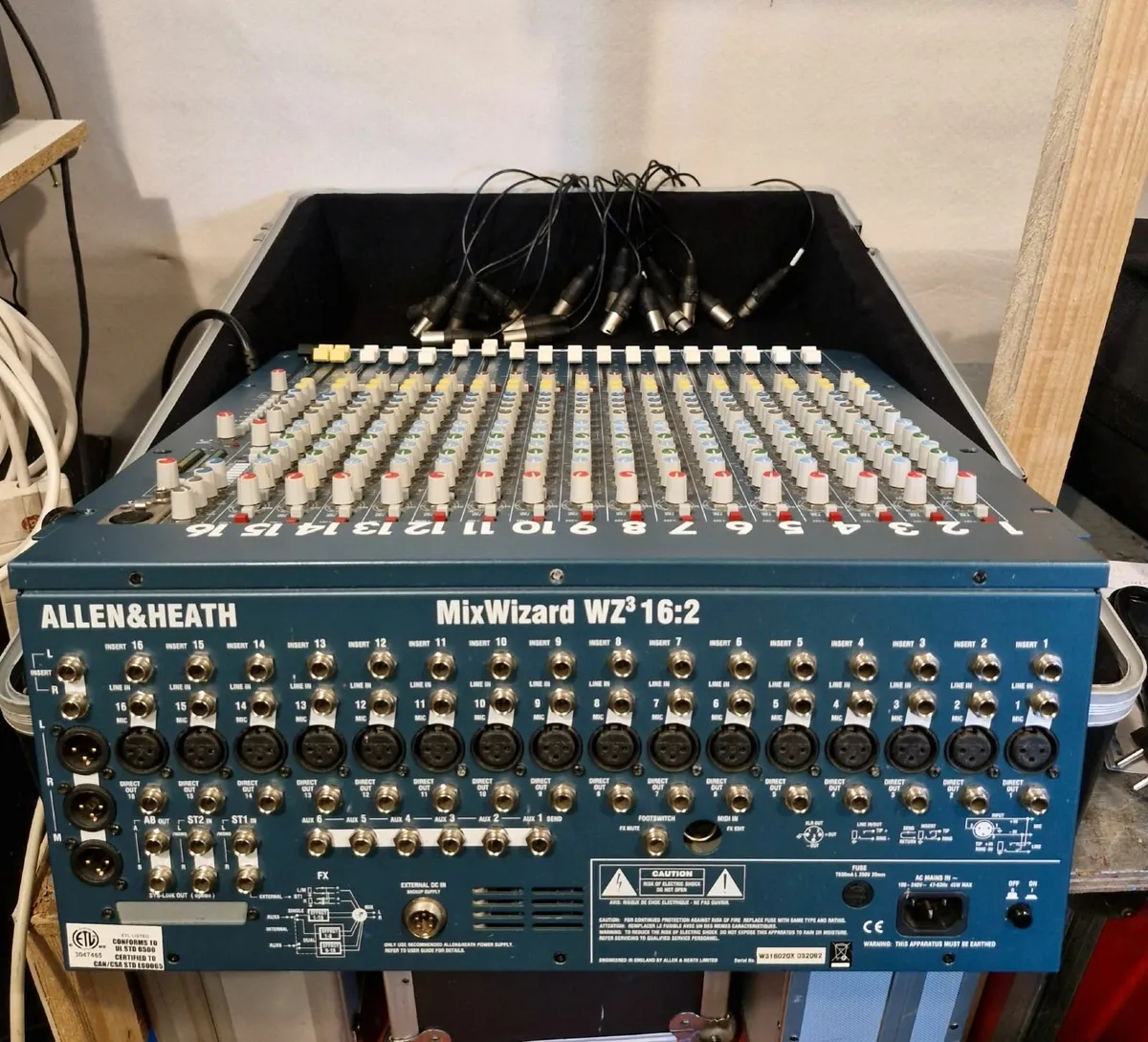 Allen & Heath Wizard3 16ch Mixer - Image 2