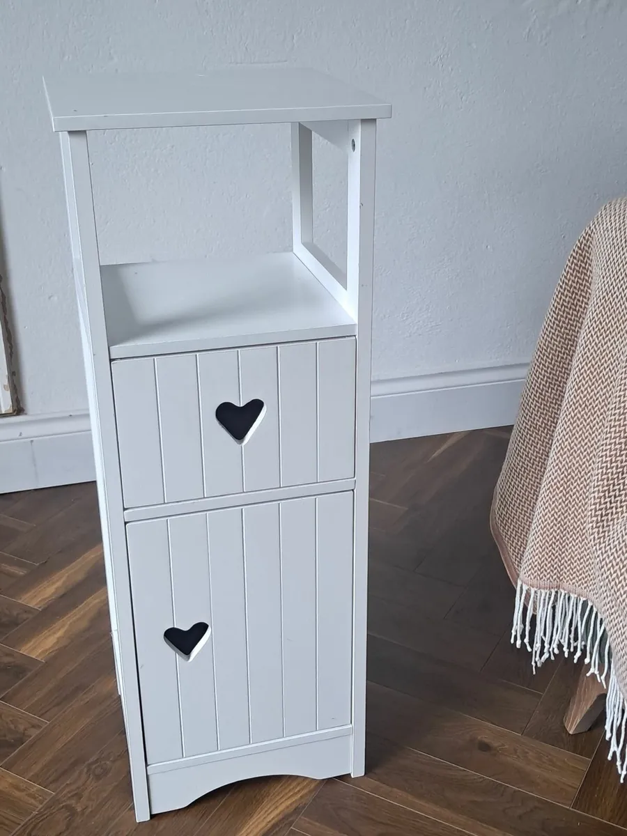 Small cabinet - Image 1