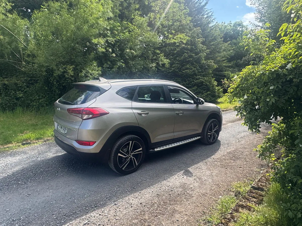 17 Hyundai Tucson EXECUTIVE - Image 2