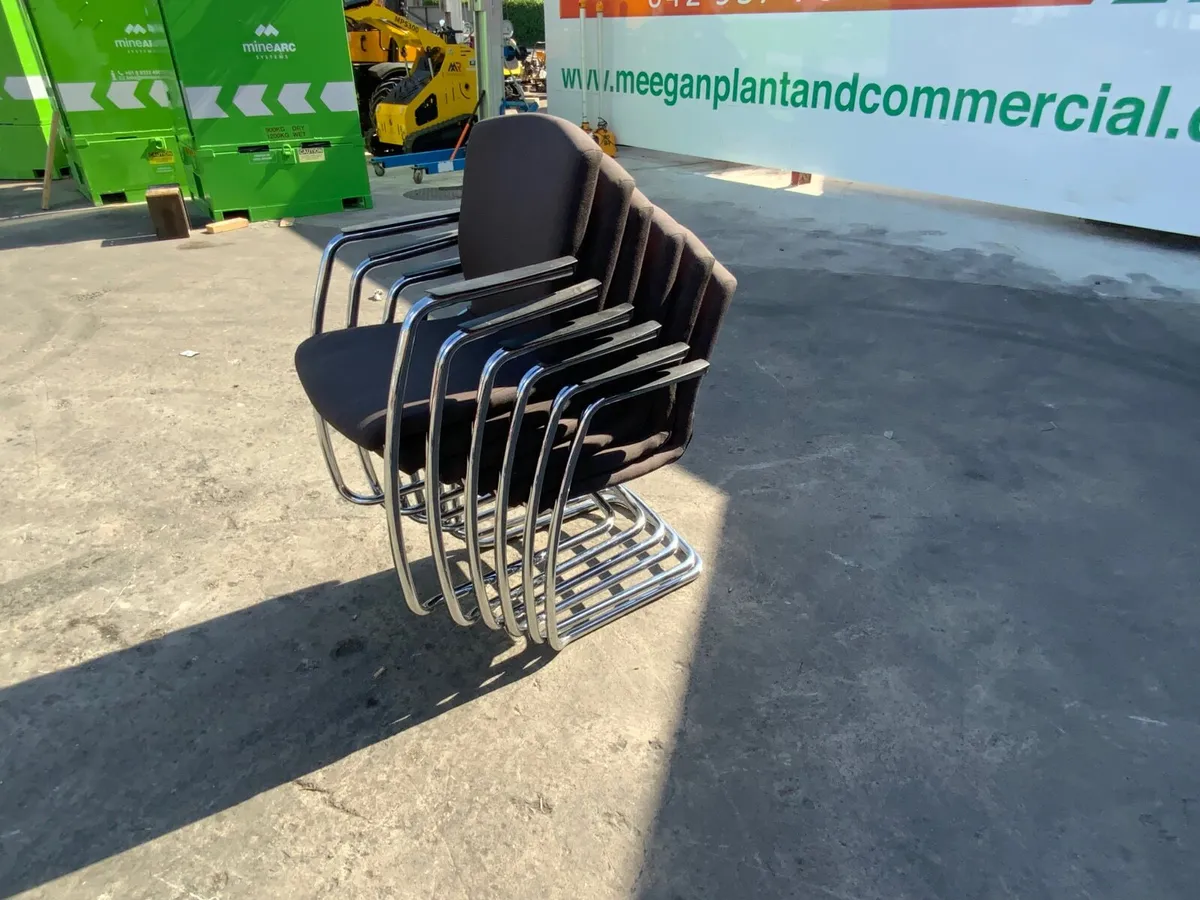 STACKING TYPE OFFICE CHAIRS. - Image 2