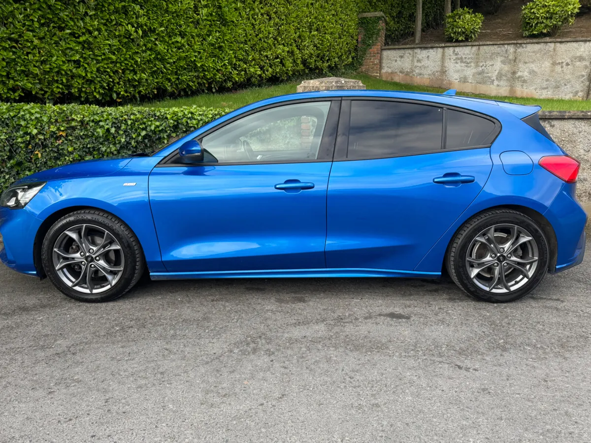 Ford Focus 2021 - Image 2