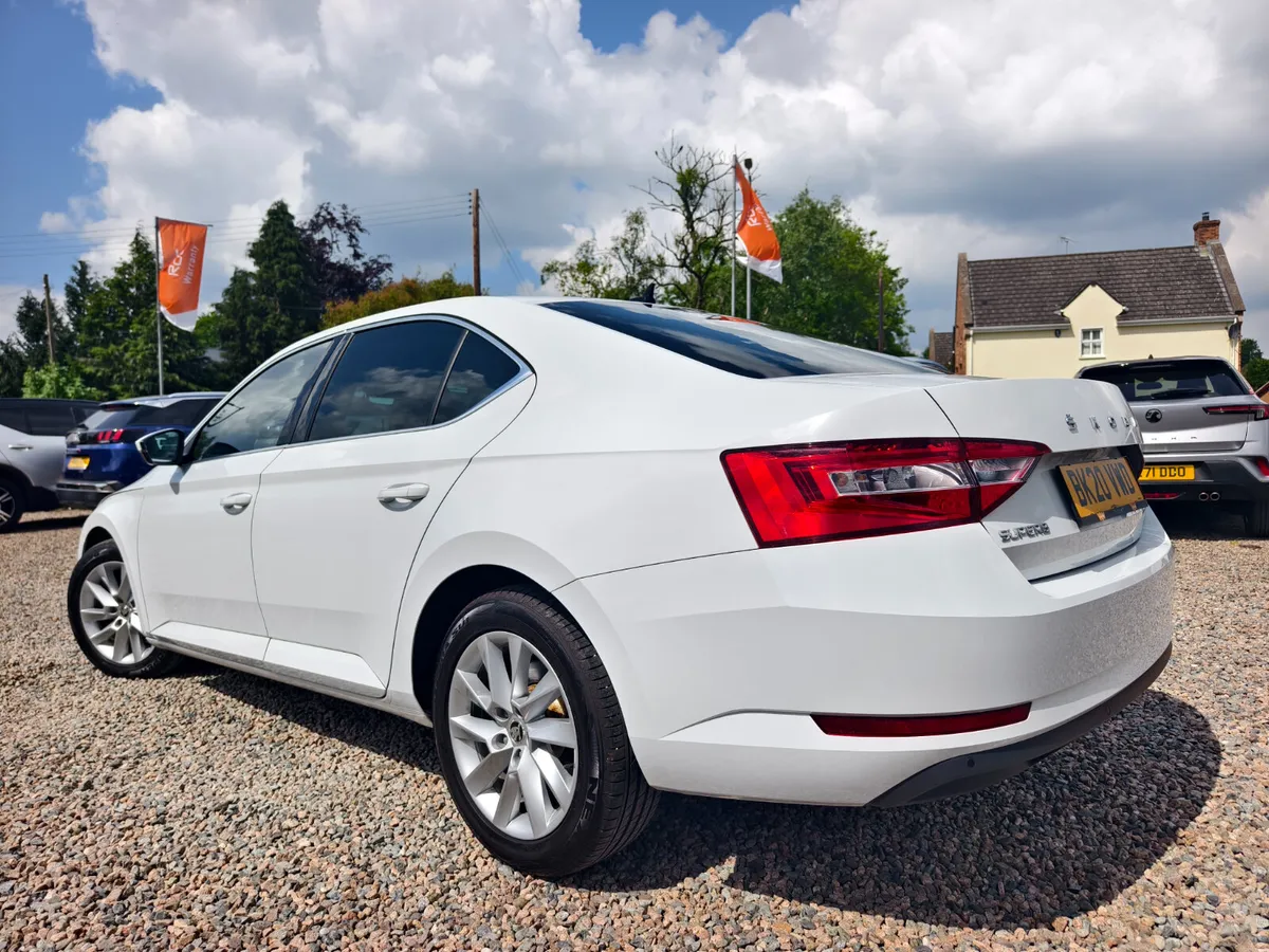 2020 Skoda Superb 2.0 TDI CR SE TECHNOLOGY DSG 5DR - Image 4