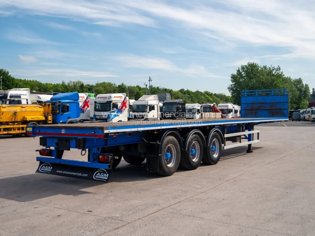 2015 SDC 3-AXLE FLATBED TRAILER - Image 4