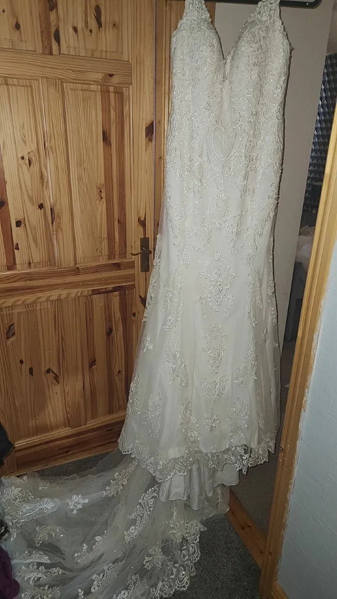 Wedding dress - Image 3