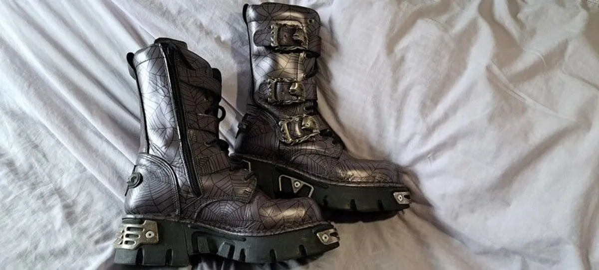 New rock boots - Image 1