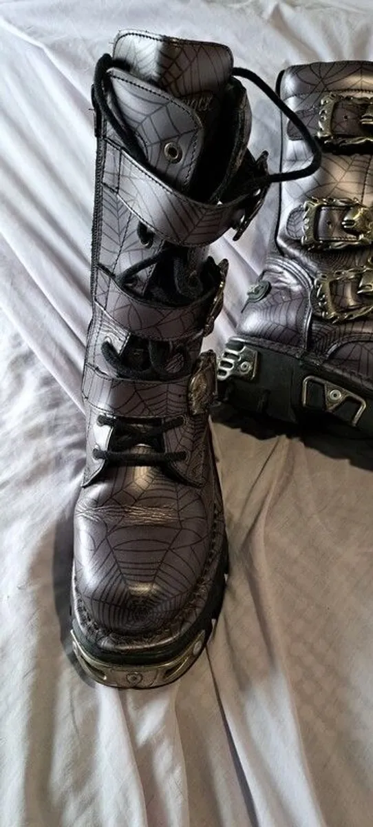 New rock boots - Image 2