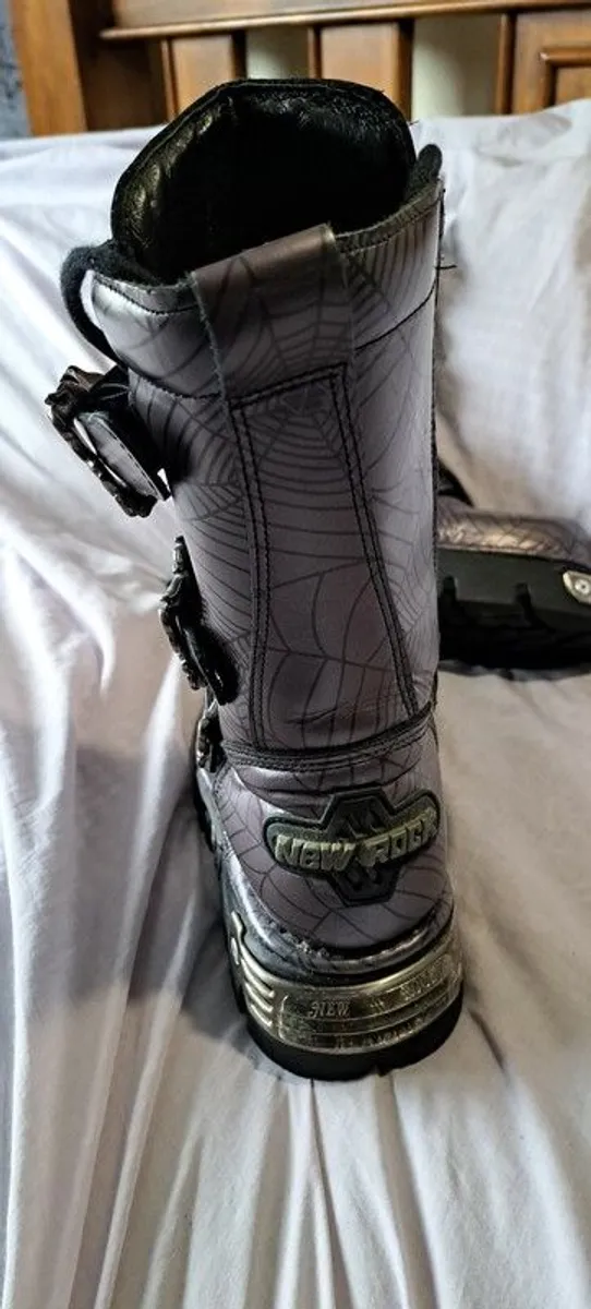 New rock boots - Image 4
