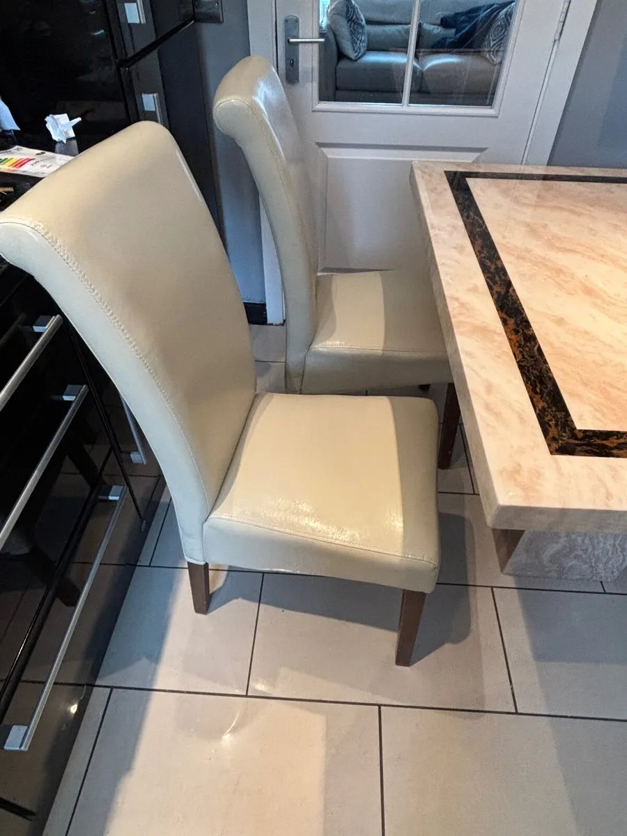 Kitchen table and 4 chairs - Image 3