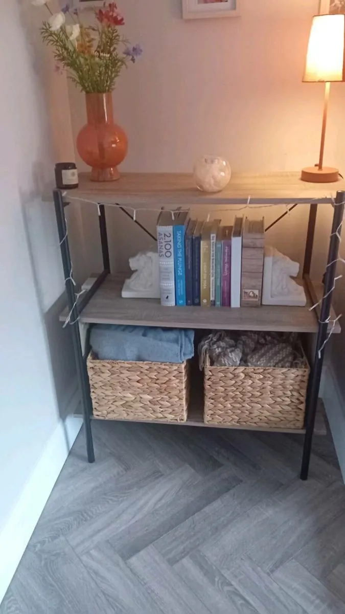 Side cabinet
