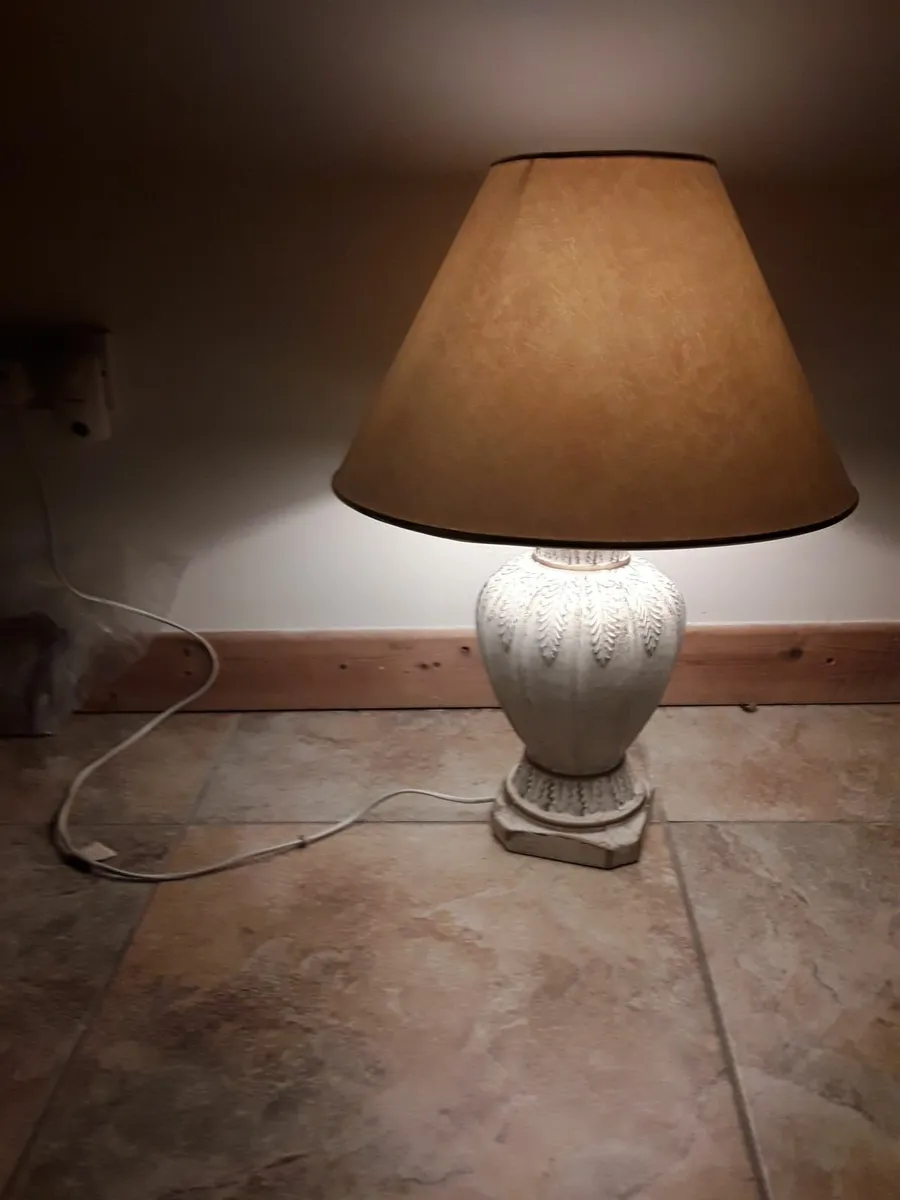 Vintage table lamp good working order - Image 2