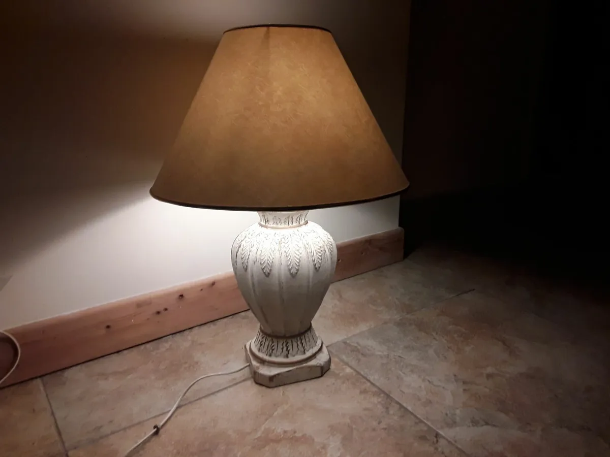 Vintage table lamp good working order - Image 1