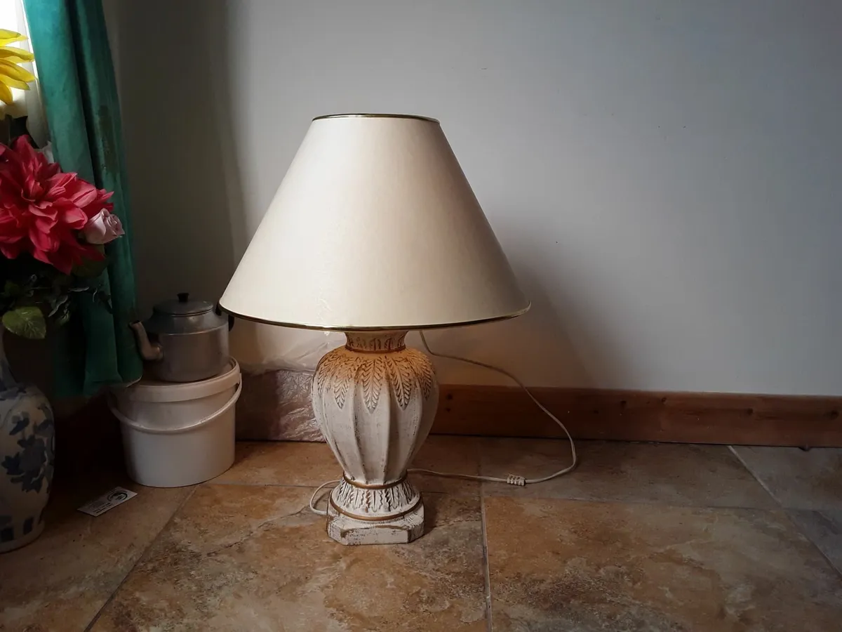 Vintage table lamp good working order - Image 4