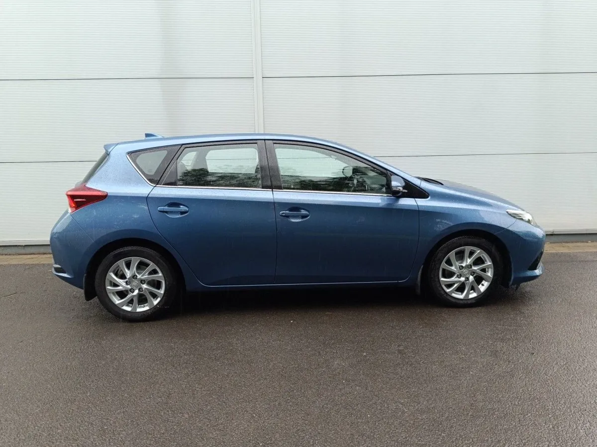 Toyota Auris 1.4 D-4d (90) 5Dr Luna - Image 2