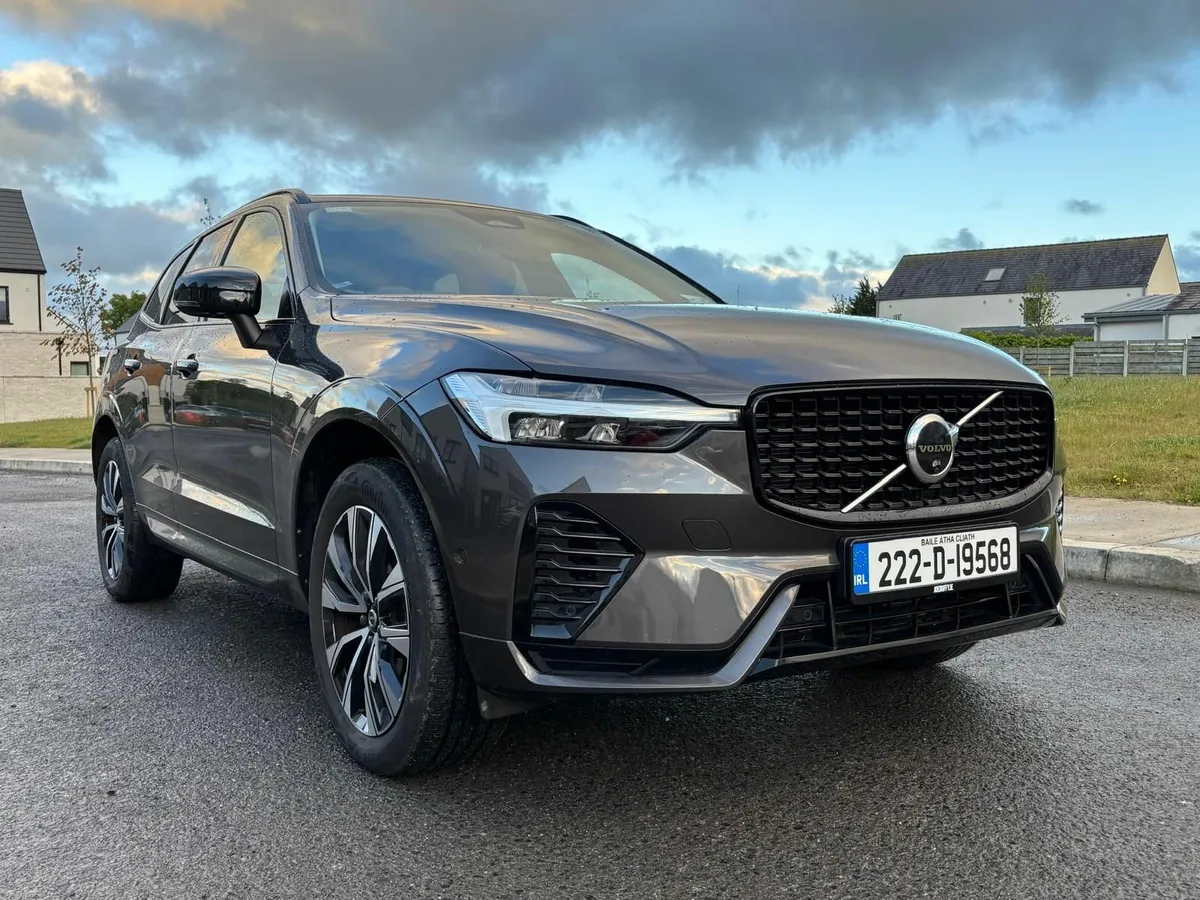 Volvo XC60 2022 - Image 2