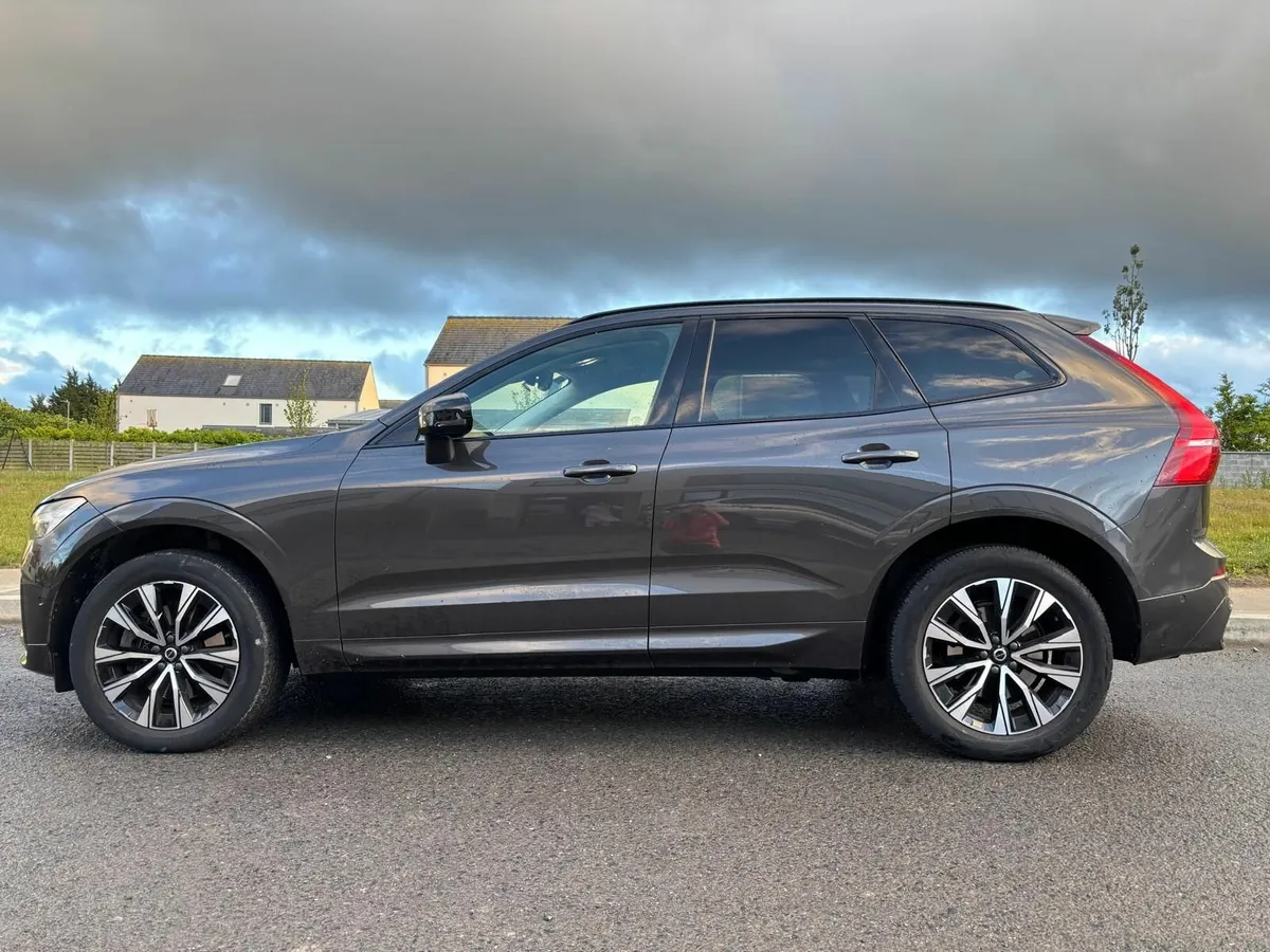 Volvo XC60 2022 - Image 3