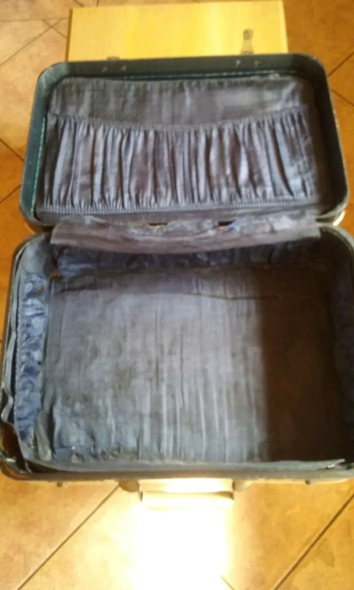 Retro suitcase - Image 2