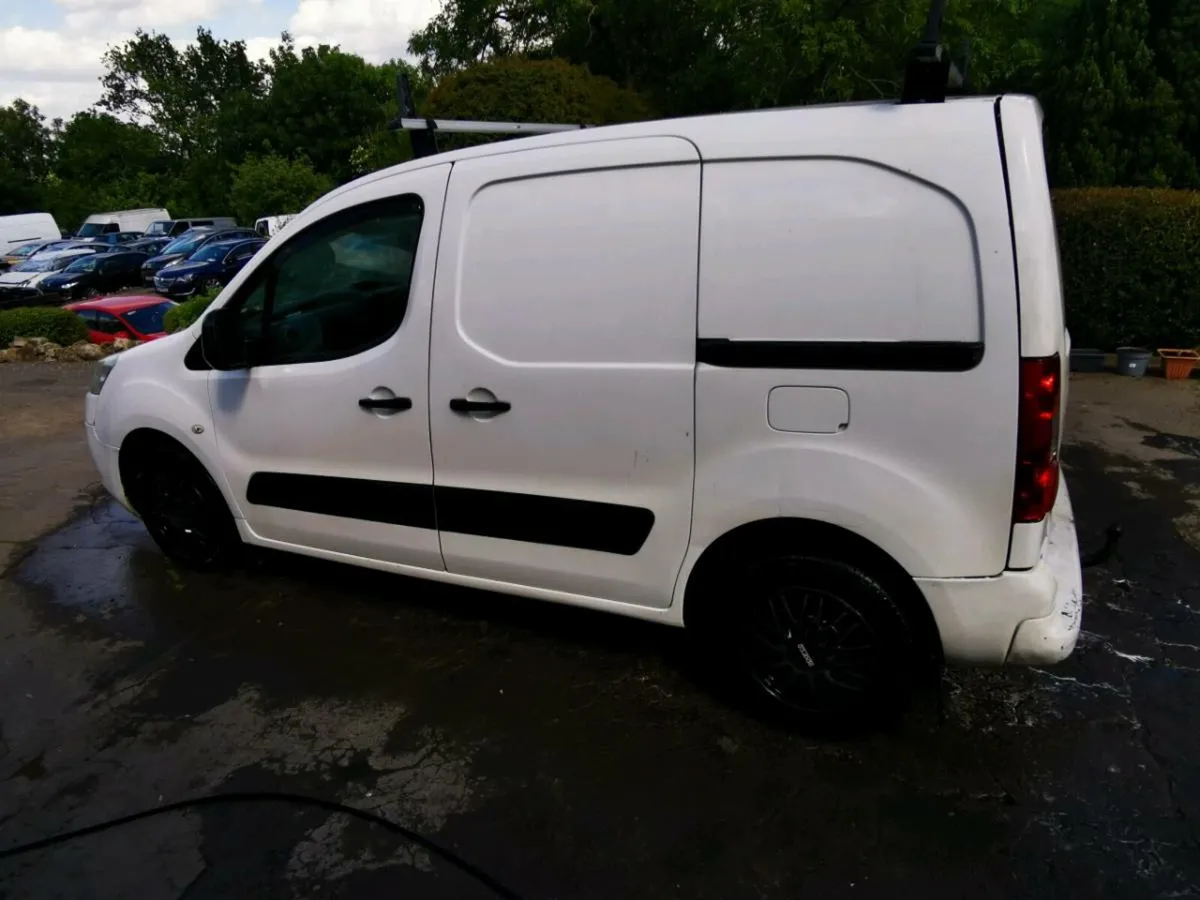 10 Peugeot Partner cvrt Oct 2025 - Image 2