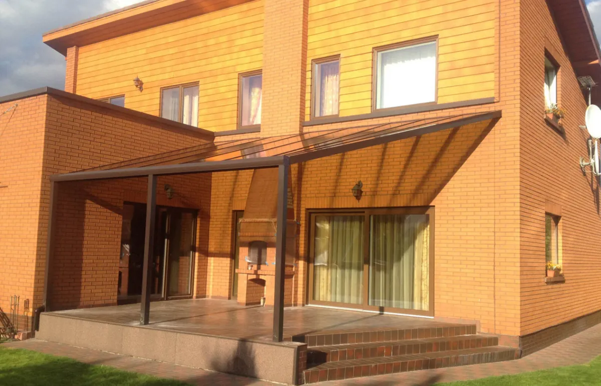 Aluminium pergola with 10mm tempered glass - Image 3